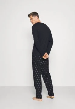 Pier One Pyjama Prix Légers pyjamas normale homme 16 Pier One Pyjama Prix Légers pyjamas normale homme -Promos Pier One Boutique 69572b439d1049c5b6df38084257ba5c