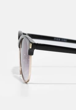 Pier One Soldes CHAIN UNISEX SET - Lunettes de soleil trapèze -Promos Pier One Boutique 69d160041a5b44e8894715534e1b53b0