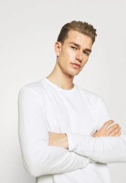 Pier One 3 PACK - T-shirt à manches longues Qualité Supérieure t-shirts col rond homme -Promos Pier One Boutique 6f9a8b5c3b4f43f4b9bc91200799655e