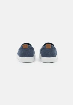 Prix Exclusifs Pier One UNISEX - Baskets basses mocassins et loafers rond -Promos Pier One Boutique 71590e0a2f00484c8b56a2fc94cb4227