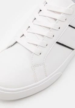 Petit Prix Pier One Baskets basses sneakers rond homme 13 Petit Prix Pier One Baskets basses sneakers rond homme -Promos Pier One Boutique 7ab0f40931c64617914843b8b462dc08