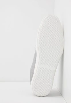 Assurance De l’Authenticité Pier One UNISEX - Baskets basses baskets & sneakers rond 12 Assurance De l’Authenticité Pier One UNISEX - Baskets basses baskets & sneakers rond -Promos Pier One Boutique 7b1054096c0b4b588134c4dab326eb91