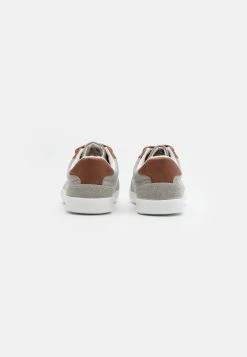 Pier One UNISEX - Baskets basses Prix Malin baskets & sneakers rond 16 Pier One UNISEX - Baskets basses Prix Malin baskets & sneakers rond -Promos Pier One Boutique 7c4e08796d2149fc9365f67598b7eb4f