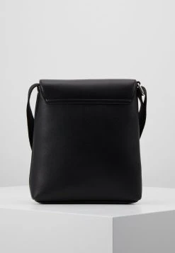 Pier One Sac bandoulière Promos sacs fermoir aimanté homme -Promos Pier One Boutique 7fc9b8c2009e411c8a0b428916cc63ad