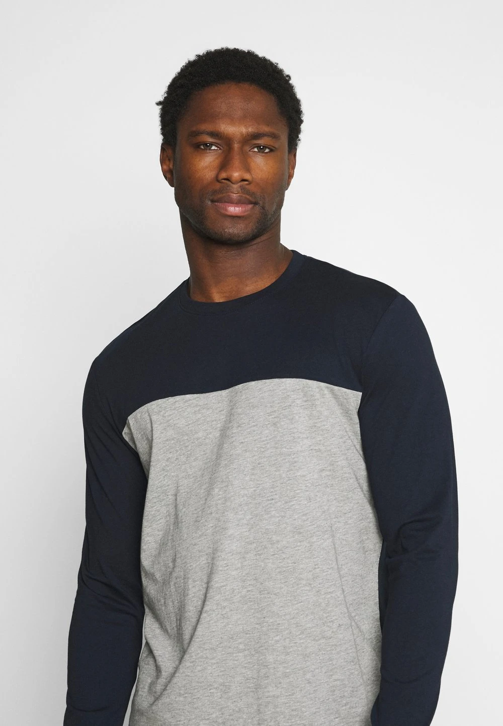 Pier One T-shirt à manches longues Produit de première qualité t-shirts col rond homme 6 Pier One T-shirt à manches longues Produit de première qualité t-shirts col rond homme – Image 4