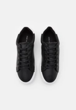 Vendre-Réclame Pier One UNISEX - Baskets basses sneakers rond -Promos Pier One Boutique 85fdec358d9a4907b8fc02bfda0a0bf8