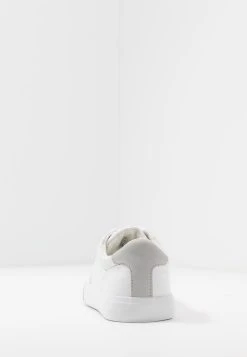 Pier One UNISEX - Baskets basses Assurance De l’Authenticité sneakers rond 12 Pier One UNISEX - Baskets basses Assurance De l’Authenticité sneakers rond -Promos Pier One Boutique 870239ff38c14ac18000693ed9216adf