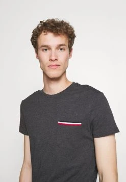 Pier One T-shirt basique Soldes En Ligne t-shirts col rond homme -Promos Pier One Boutique 8aee3f1bbe97421ca5486f0f34acea60