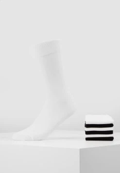 Pier One 7 PACK - Chaussettes Prix Cassé sous-vêtements & chaussettes couleur unie homme