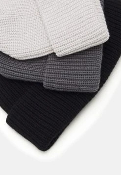 Pier One 3 PACK UNISEX - Bonnet Qualité Garantie casquettes, bonnets et chapeaux couleur unie -Promos Pier One Boutique 9082a7a7fe7847ecae22db0f17ee9e35
