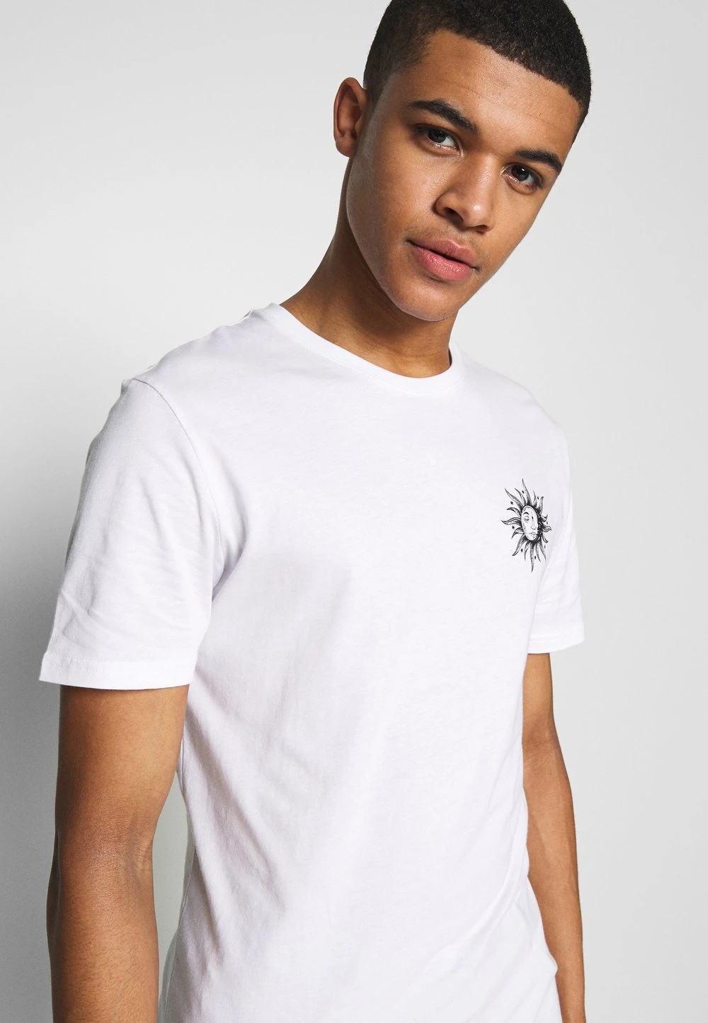 Haute Qualité Pier One SUN MOON TEE - T-shirt imprimé t-shirts & polos col rond homme 6 Haute Qualité Pier One SUN MOON TEE - T-shirt imprimé t-shirts & polos col rond homme – Image 4