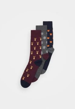 Pier One Meilleure qualité XMAS GIFT BOX 3 PACK - Chaussettes sous-vêtements & chaussettes multicolore homme 18 Pier One Meilleure qualité XMAS GIFT BOX 3 PACK - Chaussettes sous-vêtements & chaussettes multicolore homme -Promos Pier One Boutique 90bf7b5449af40f29f845832b67b3f56 4
