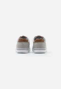 Prix Dégriffé Pier One UNISEX - Baskets basses sneakers rond 12 Prix Dégriffé Pier One UNISEX - Baskets basses sneakers rond -Promos Pier One Boutique 90e444c78331435b9b0ea8690376a84f