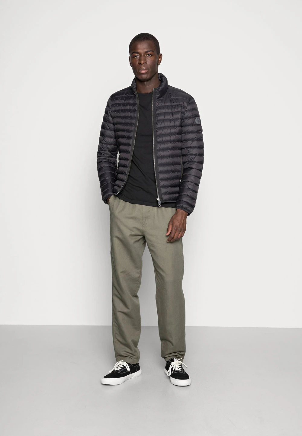 Pier One 5 PACK - T-shirt basique Bas Prix t-shirts col rond homme 3 Pier One 5 PACK - T-shirt basique Bas Prix t-shirts col rond homme