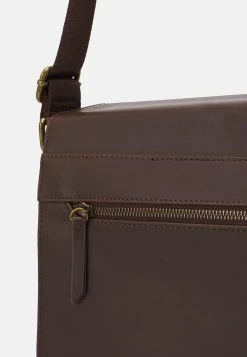 Pier One Assurance De l’Authenticité Sac bandoulière sacs compartiment pour pc portable homme -Promos Pier One Boutique 9aa7b7aa32394e78bb3ea23faee6cb65