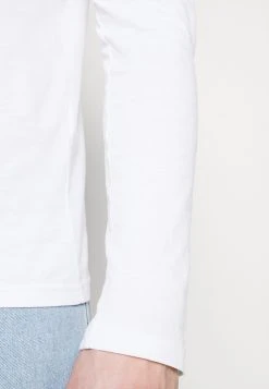 Pier One 5 PACK - T-shirt à manches longues Prix Exclusifs t-shirts col rond homme -Promos Pier One Boutique 9d88aebb7c354be39ebe9c5600cb43ac