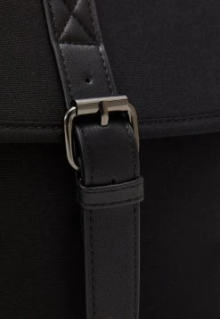 Pier One UNISEX - Mallette Prix Aimable sacs fermoir aimanté -Promos Pier One Boutique 9e683f8e2ac44d8b900f9280b6a29755