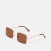 Pier One UNISEX - Lunettes de soleil Prix Bradés rectangulaire -Promos Pier One Boutique 9f1db3024b914f749c9ae4d06be3485c