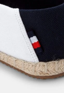 Pier One Espadrilles Soldes chaussures basses rond unisex -Promos Pier One Boutique a179fcff0fc649dd997161588d96d0d4