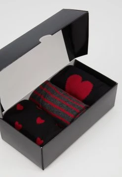 Pier One excellente qualité VALENTINES 3 PACK - Chaussettes sous-vêtements rayures homme 11 Pier One excellente qualité VALENTINES 3 PACK - Chaussettes sous-vêtements rayures homme -Promos Pier One Boutique a17a7a24c89647d88baaee79c244de07