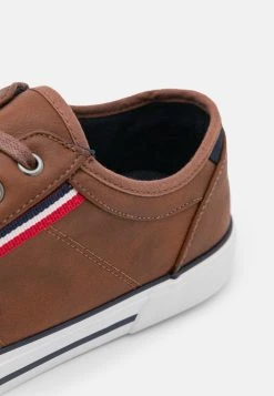 Prix Jamais Vus Pier One Baskets basses sneakers rond homme 14 Prix Jamais Vus Pier One Baskets basses sneakers rond homme -Promos Pier One Boutique a643fc36888743848a3555692552e8b2