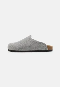 Prix Dynamité Pier One UNISEX - Chaussons sandales et tongs rond -Promos Pier One Boutique a65df621142d4ec7a97bc689fc39c500