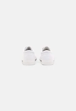 Prix Malin Pier One UNISEX - Baskets basses sneakers rond -Promos Pier One Boutique a8065c4a37f4401bbe8ab18d64e55519