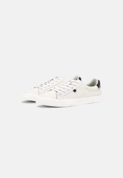 Prix Aimable Pier One Baskets basses sneakers rond unisex -Promos Pier One Boutique a8b33f0bcf2f4b0c86f71000f4bd3705