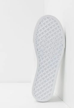 Pier One UNISEX - Baskets basses Assurance De l’Authenticité sneakers rond 13 Pier One UNISEX - Baskets basses Assurance De l’Authenticité sneakers rond -Promos Pier One Boutique a93af45c740b4e05bf0baca62c12f625