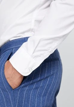 Pier One 2 PACK - Chemise classique Prix Usine costumes & cravates col kent homme -Promos Pier One Boutique aac9d6ccd1dd4835ae790e1e3552ae2c