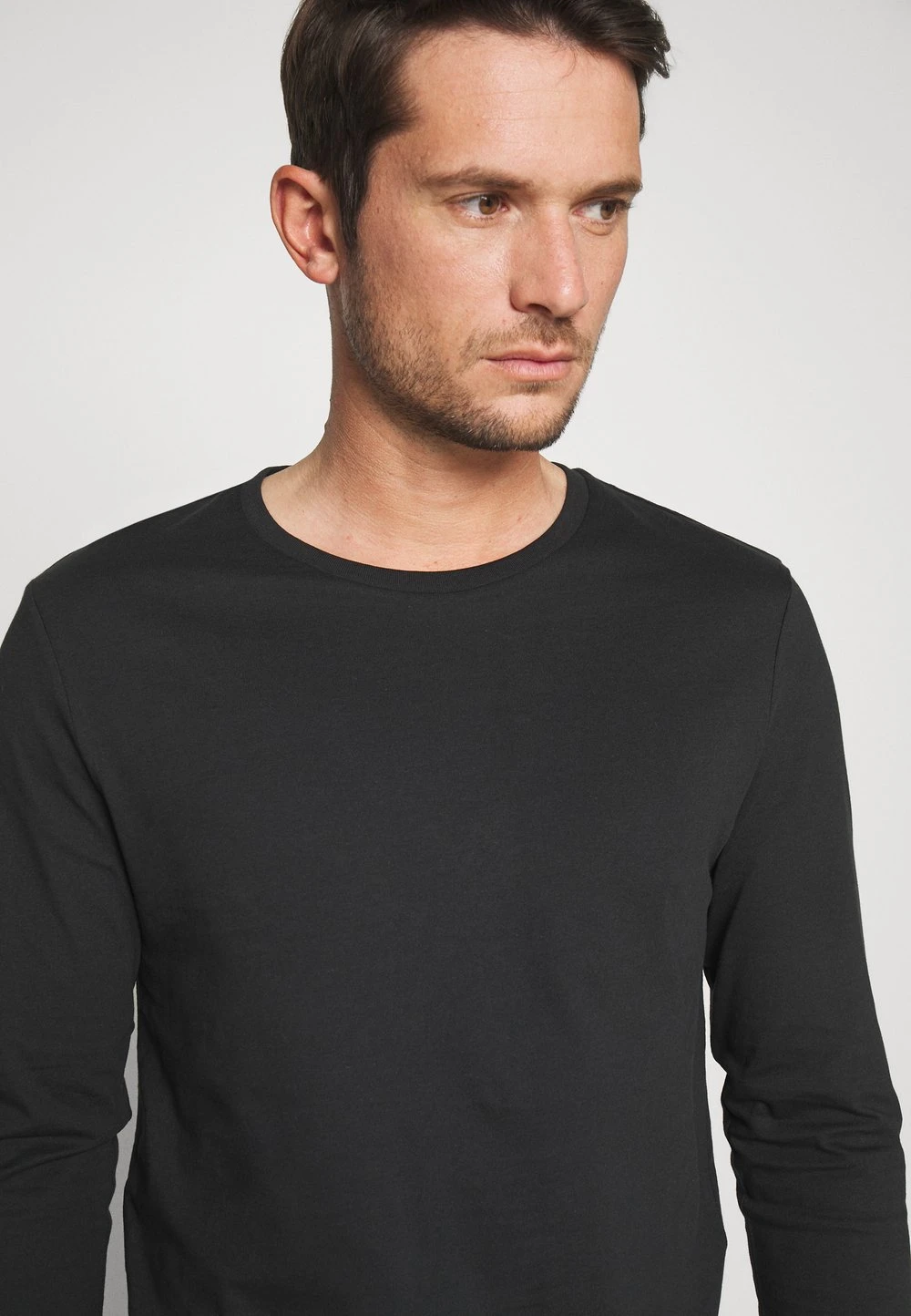 En promotion Pier One 2 PACK - T-shirt à manches longues t-shirts col rond homme 7 En promotion Pier One 2 PACK - T-shirt à manches longues t-shirts col rond homme – Image 5