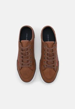 Prix Jamais Vus Pier One Baskets basses sneakers rond homme 12 Prix Jamais Vus Pier One Baskets basses sneakers rond homme -Promos Pier One Boutique af3e2a368a8148559f0db2acf0436661