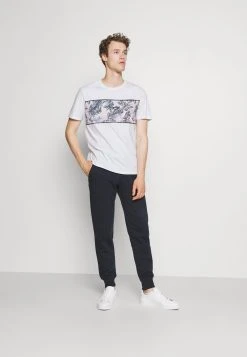 Prix Bradés Pier One T-shirt imprimé t-shirts col rond homme 12 Prix Bradés Pier One T-shirt imprimé t-shirts col rond homme -Promos Pier One Boutique af7d4e29d170442fa25b3a99abb4b9cf