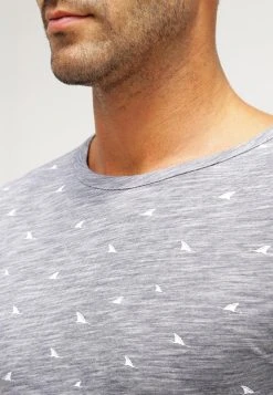 Pier One T-shirt imprimé Prix Cassé t-shirts col rond homme -Promos Pier One Boutique afdca82575f7457bb5c6cb21c40e9764