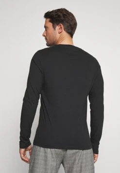 En promotion Pier One 2 PACK - T-shirt à manches longues t-shirts col rond homme 17 En promotion Pier One 2 PACK - T-shirt à manches longues t-shirts col rond homme -Promos Pier One Boutique b2ae0ed0844241398576a6d2524b1cab