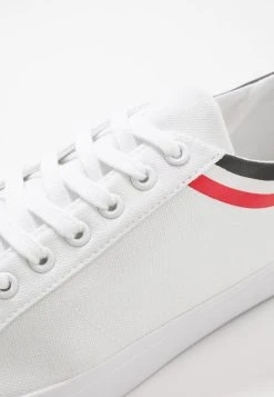 Soldes En Ligne Pier One UNISEX - Baskets basses sneakers rond 13 Soldes En Ligne Pier One UNISEX - Baskets basses sneakers rond -Promos Pier One Boutique b63d6b7f99c14d29a5881d57b7d25f10