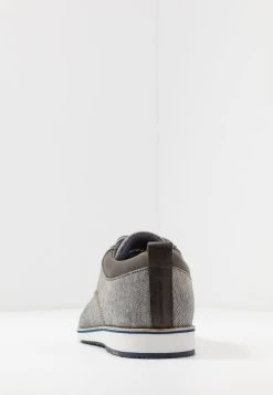 Pier One Chaussures à lacets Prix Ourlé derbies et richelieus rond homme -Promos Pier One Boutique b643615d4873463992cc5af33f8fe9f1