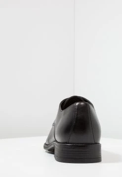 Pier One Petit Prix Derbies & Richelieus chaussures de ville rond homme -Promos Pier One Boutique b6d2ef8916ee4c329716c04fa26e54b6