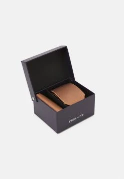 Pier One Soldes SET - Mouchoir de poche pochettes de costume couleur unie homme 20 Pier One Soldes SET - Mouchoir de poche pochettes de costume couleur unie homme -Promos Pier One Boutique babe3a8e1d9249caa1f087b31d93f505