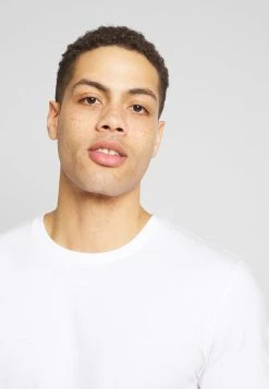 Soldes Pier One 3 PACK - T-shirt basique t-shirts col rond homme -Promos Pier One Boutique bb58520a3fdd4addbd204975d9a479ed