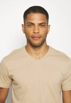 Prix Affortable Pier One 3 PACK - T-shirt basique t-shirts col en v homme 15 Prix Affortable Pier One 3 PACK - T-shirt basique t-shirts col en v homme -Promos Pier One Boutique bbffca6578f845cdab35cb6a6e69d608