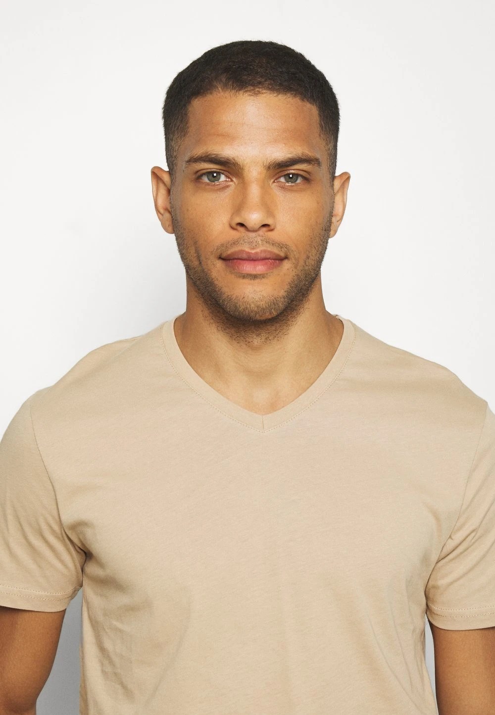 Prix Affortable Pier One 3 PACK - T-shirt basique t-shirts col en v homme 8 Prix Affortable Pier One 3 PACK - T-shirt basique t-shirts col en v homme – Image 6