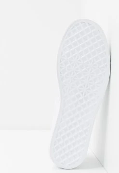 Qualité garantie 100% Pier One UNISEX - Baskets basses baskets & sneakers rond 12 Qualité garantie 100% Pier One UNISEX - Baskets basses baskets & sneakers rond -Promos Pier One Boutique bc014cdc74bb41ffafb958c952a340ae