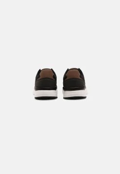 Pier One 50% Off De Vente Baskets basses baskets & sneakers rond homme 13 Pier One 50% Off De Vente Baskets basses baskets & sneakers rond homme -Promos Pier One Boutique c02a1229404a4a9f9069804f5bccbe8f