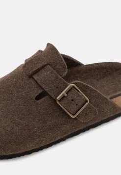 Pier One Plus Bas Prix De Vente UNISEX - Chaussons sandales et tongs rond 15 Pier One Plus Bas Prix De Vente UNISEX - Chaussons sandales et tongs rond -Promos Pier One Boutique c220e59cd63d4f7790c7194a9581e0d5