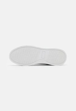 Pier One UNISEX - Baskets basses Faible Prix baskets & sneakers rond 12 Pier One UNISEX - Baskets basses Faible Prix baskets & sneakers rond -Promos Pier One Boutique c36d582ffee44d6ca3875c4607d01096