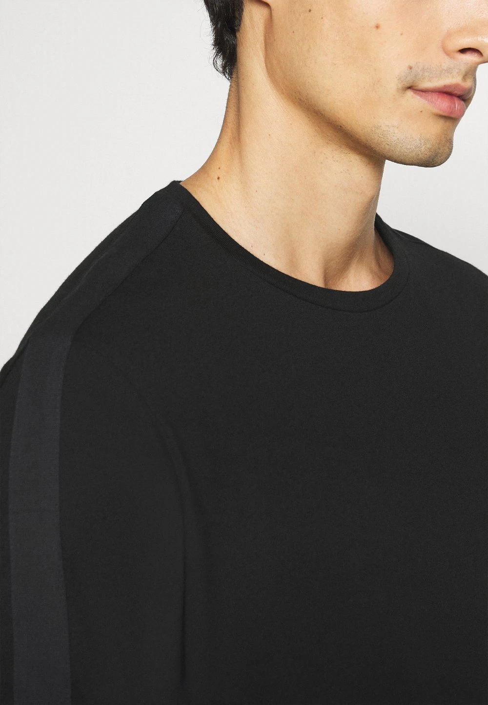 Pier One LOUNGE TEE - Haut de pyjama Promos pyjamas col rond homme 8 Pier One LOUNGE TEE - Haut de pyjama Promos pyjamas col rond homme – Image 6