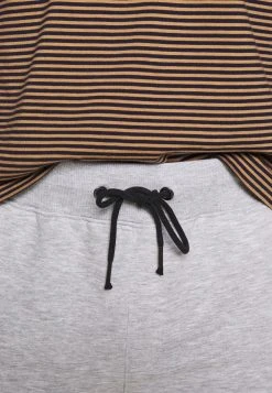 Pier One 2 PACK - Short - light grey /black Qualité garantie 100% pantalons normale homme -Promos Pier One Boutique c4d577d8c6314b53bc4b281d9e735af0