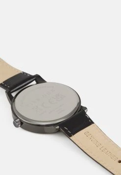 Pier One Prix Exclusifs Montre montres et bijoux boucle ardillon homme 8 Pier One Prix Exclusifs Montre montres et bijoux boucle ardillon homme -Promos Pier One Boutique caf2f3bc9f574c1e8d32bb8651c30a1c