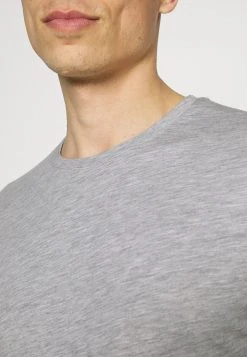 Prix Cassé Pier One 2 PACK - T-shirt à manches longues t-shirts col rond homme -Promos Pier One Boutique cd6ec0e4a5ce4da2ad93f26320d69450